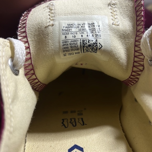 Burgundy All-Star Converse, Unisex, Women’s size 10, Mens size 8 - Picture 6 of 7